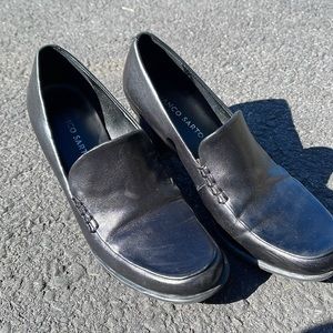 Black dress shoes